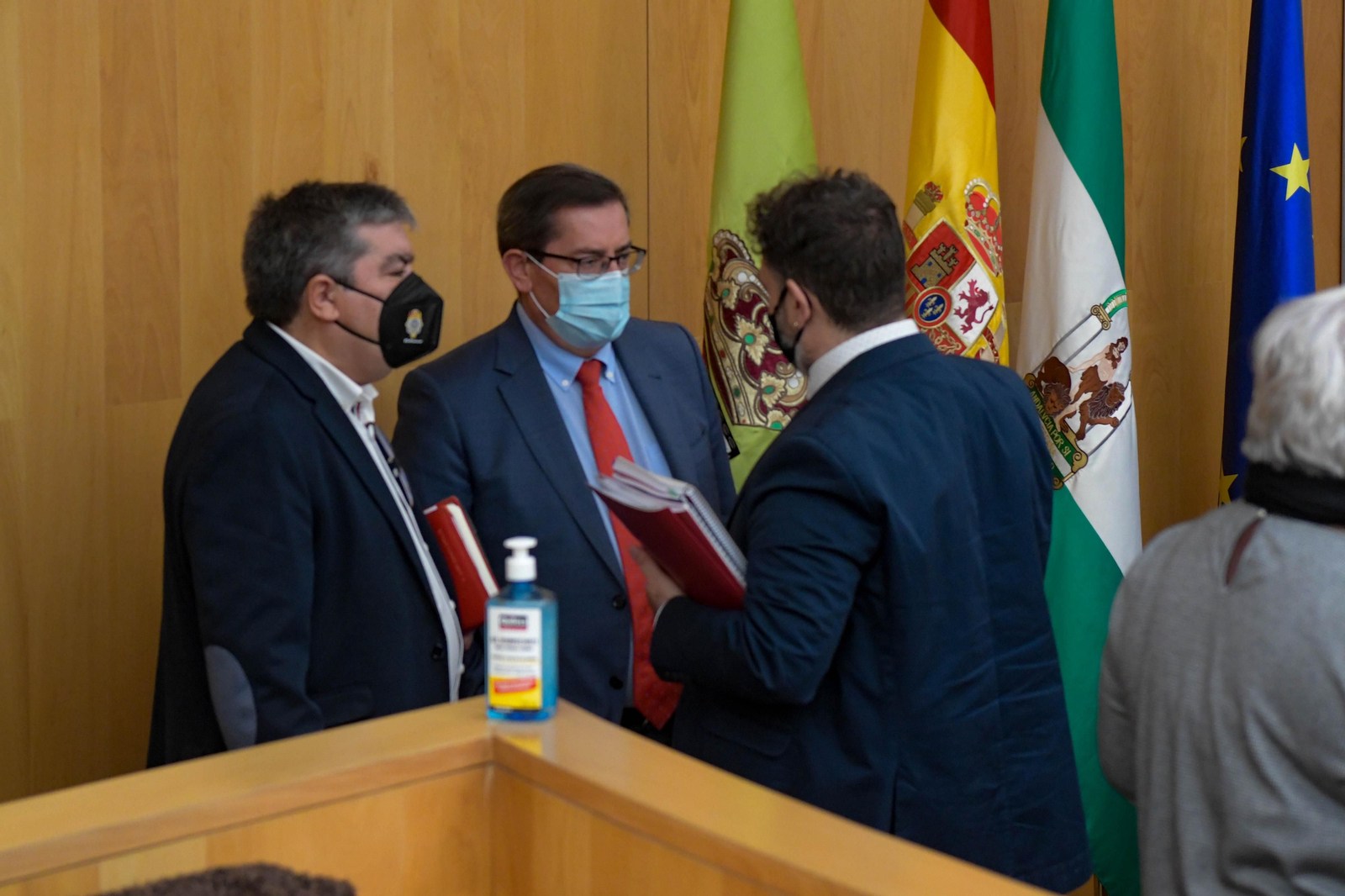 El presidente de la Diputación, José Entrena, antes del pleno