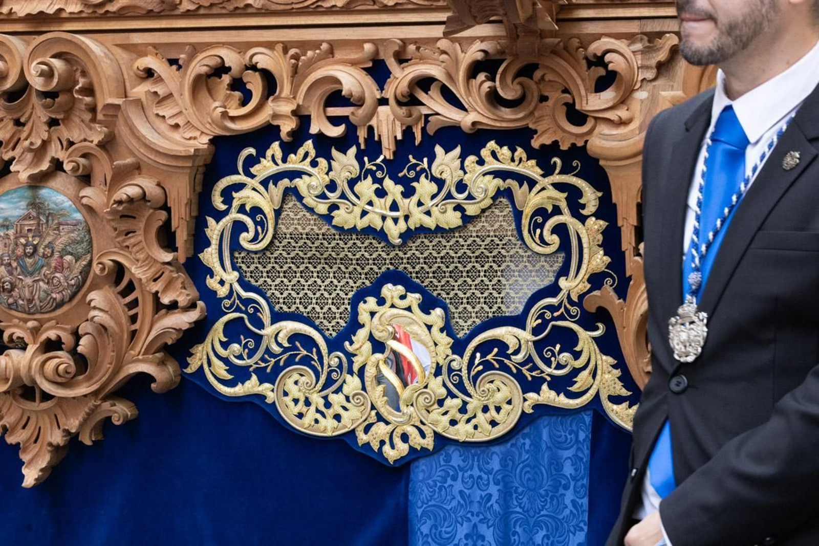 Los jiennenses se echan a la calle para presenciar la primera de las procesiones de la jornada: la Borriquilla (II)