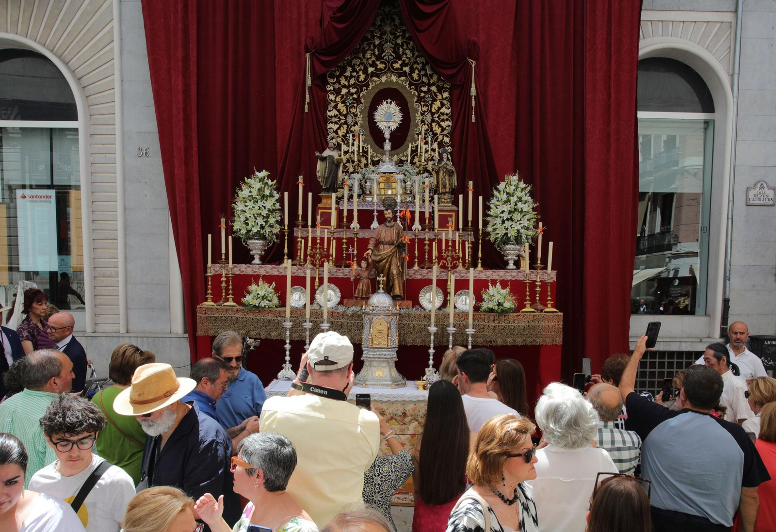 Los altares tienen que estar puestos la tarde del miércoles.