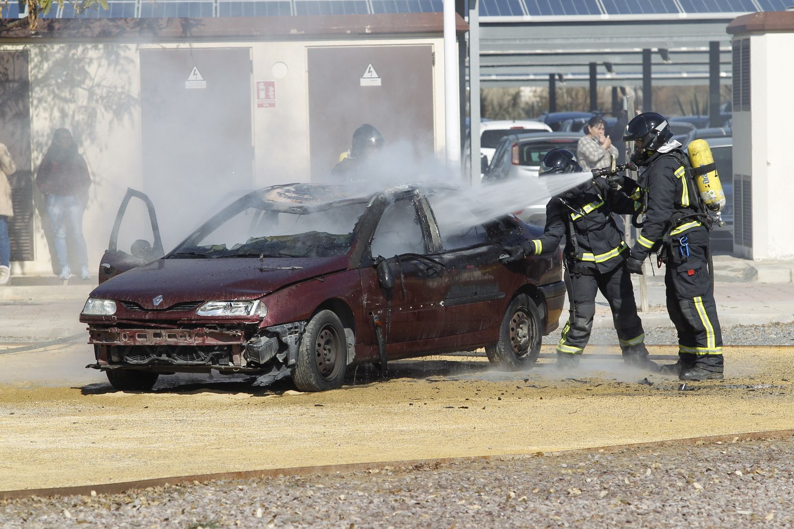 Las imágenes del simulacro de accidente con víctimas en la UAL