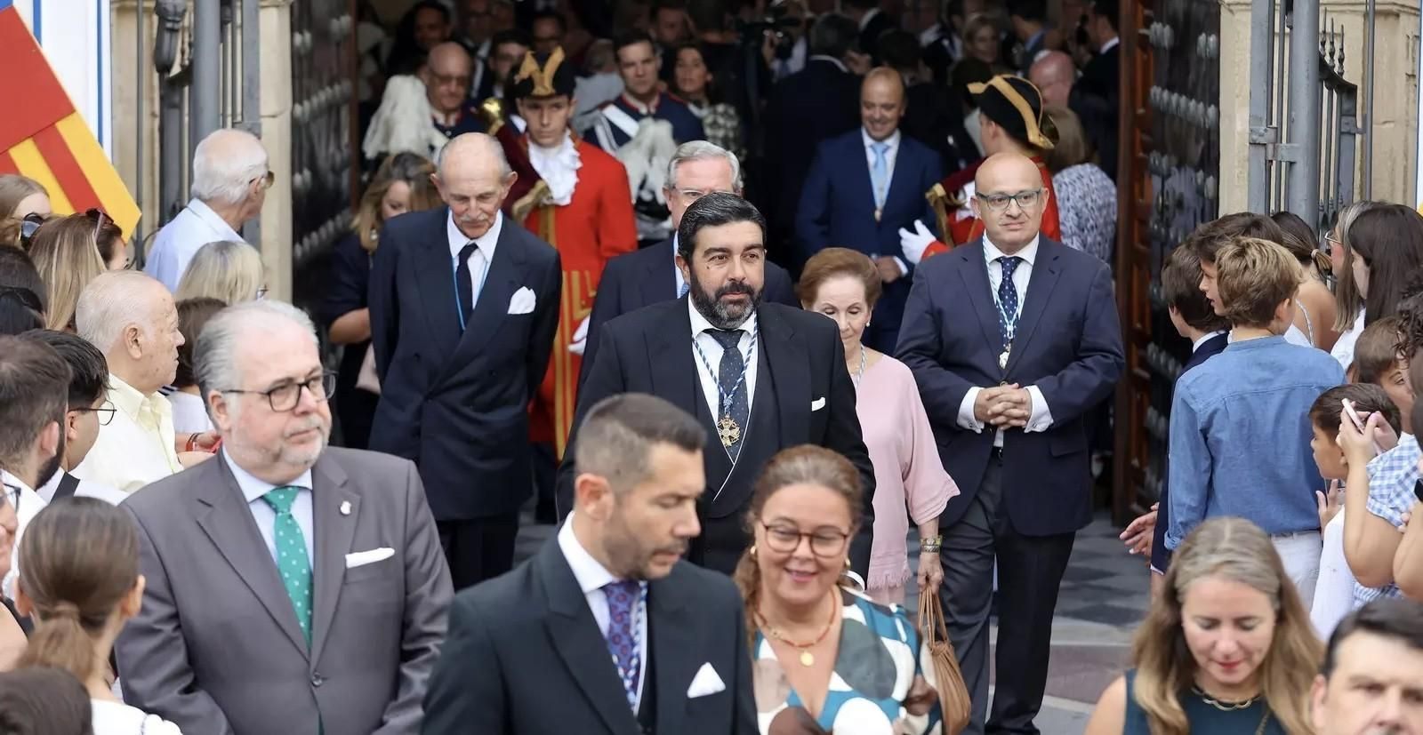 La Real Academia de San Dionisio precediendo al Ayuntamiento en la procesión de la Merced.