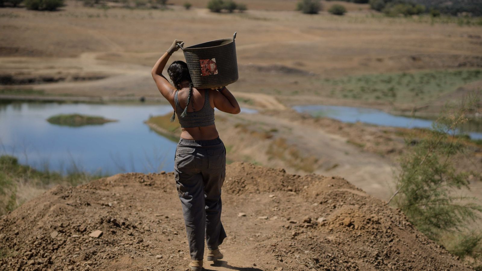 Trabajos de excavación en el yacimiento hallado en Sierra Boyera.