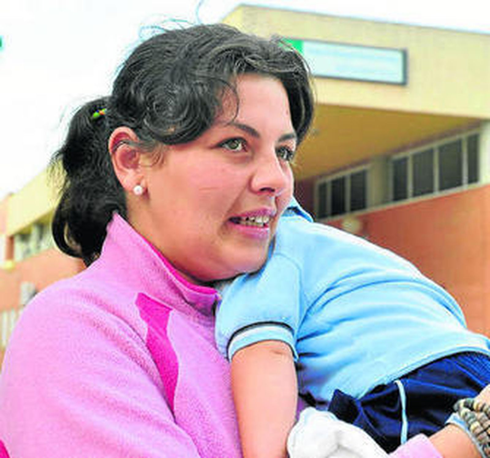 Amas de casa apuradas por la crisis y no por la cita en las urnas