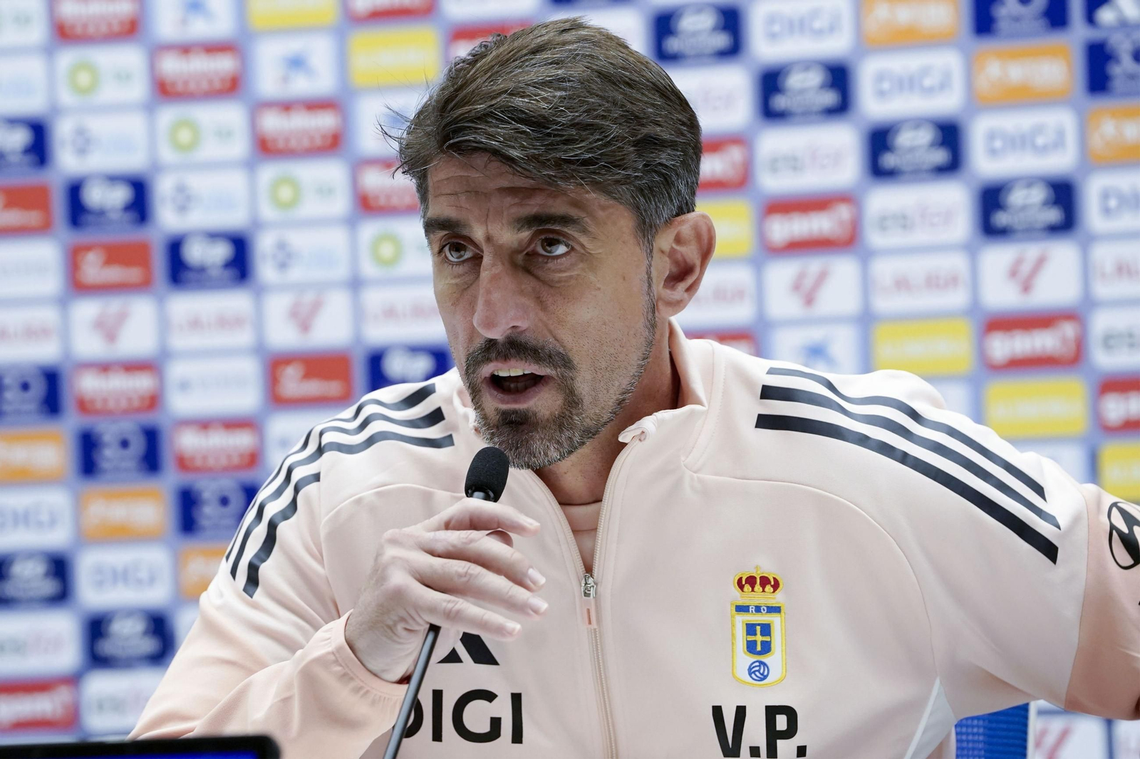 Paunovic durante una rueda de prensa esta temporada en el Real oviedo