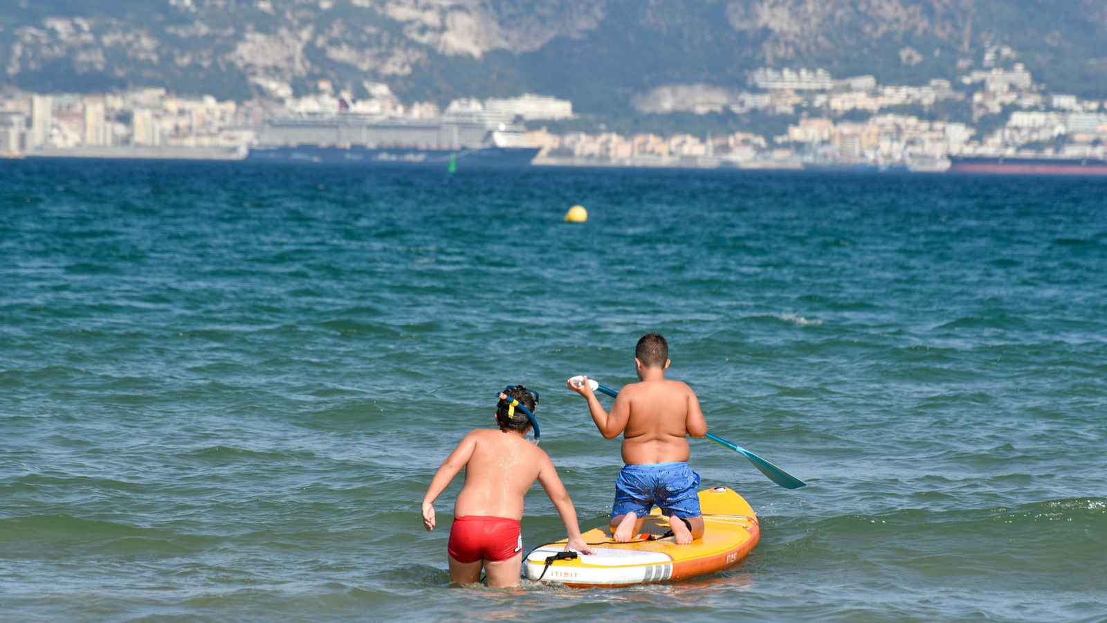 Las fotos de una tarde sol y playa en Algeciras