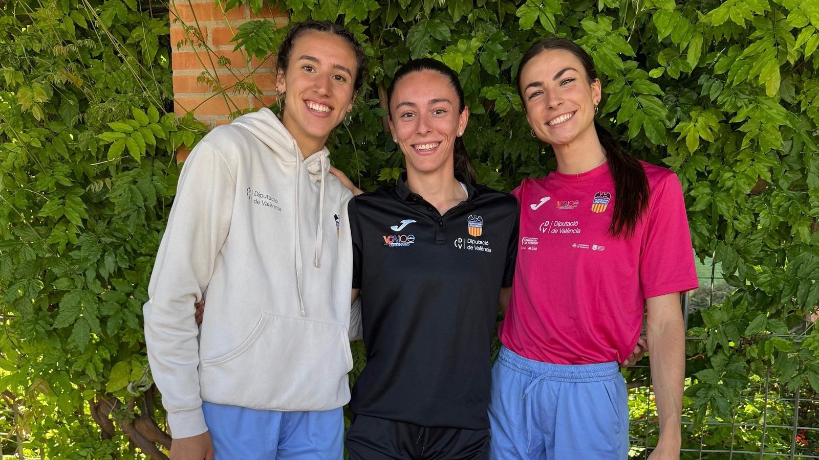 La barreña Ana Prieto (centro).