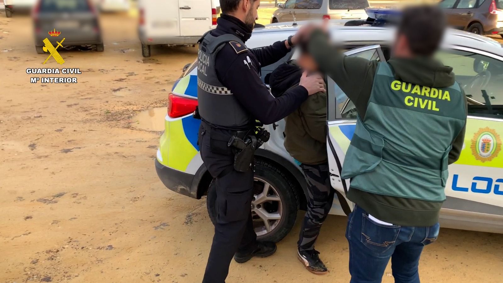 La Guardia Civil detiene a un hombre por robar en tres fincas de Villanueva del Ariscal y Olivares