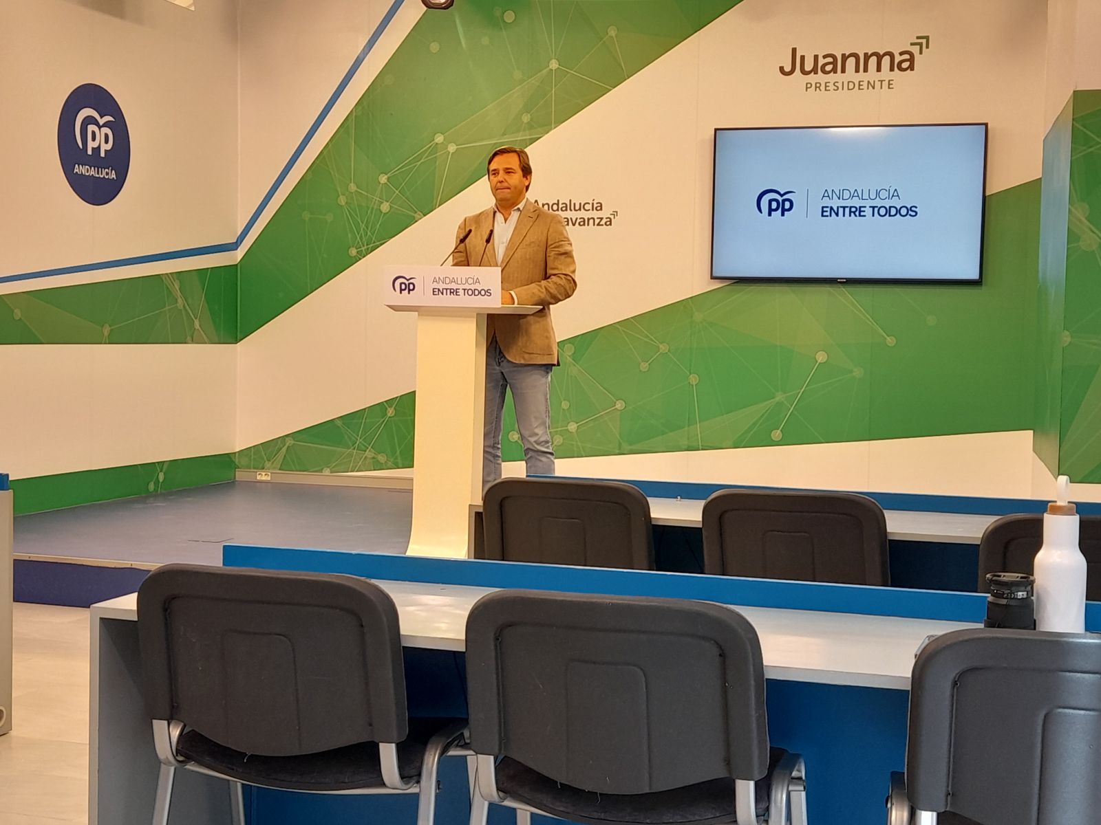 El secretario general del PP en Andalucía, Antonio Repullo en la sede de los populares andaluces.