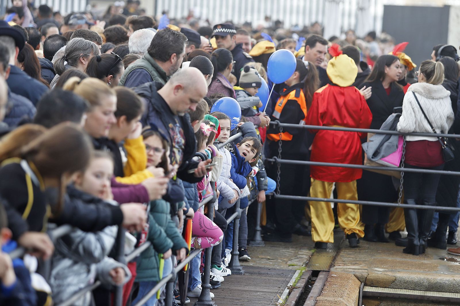 Imágenes de la mágica llegada de los Reyes Magos y la Estrella de la Ilusión a Huelva en barco