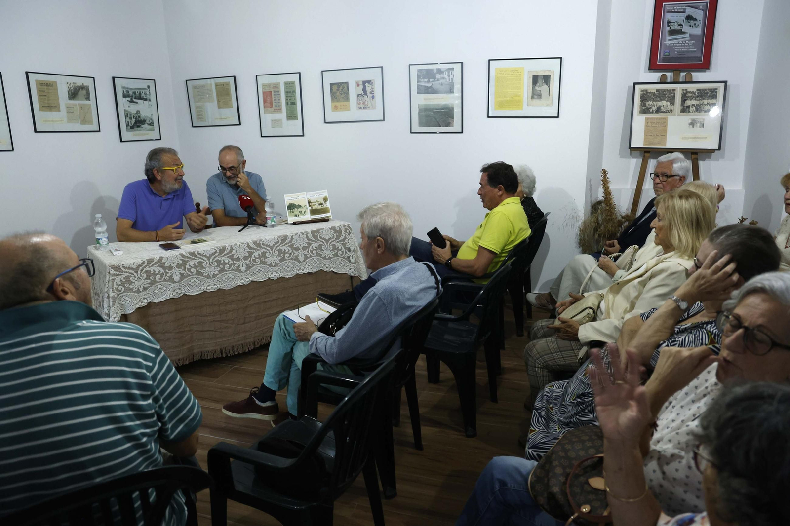 Las fotos de la exposición "El San Roque de los 60" y la presentación de los libros "Plaza de Armas" y "Alameda" de Antonio Pérez Girón