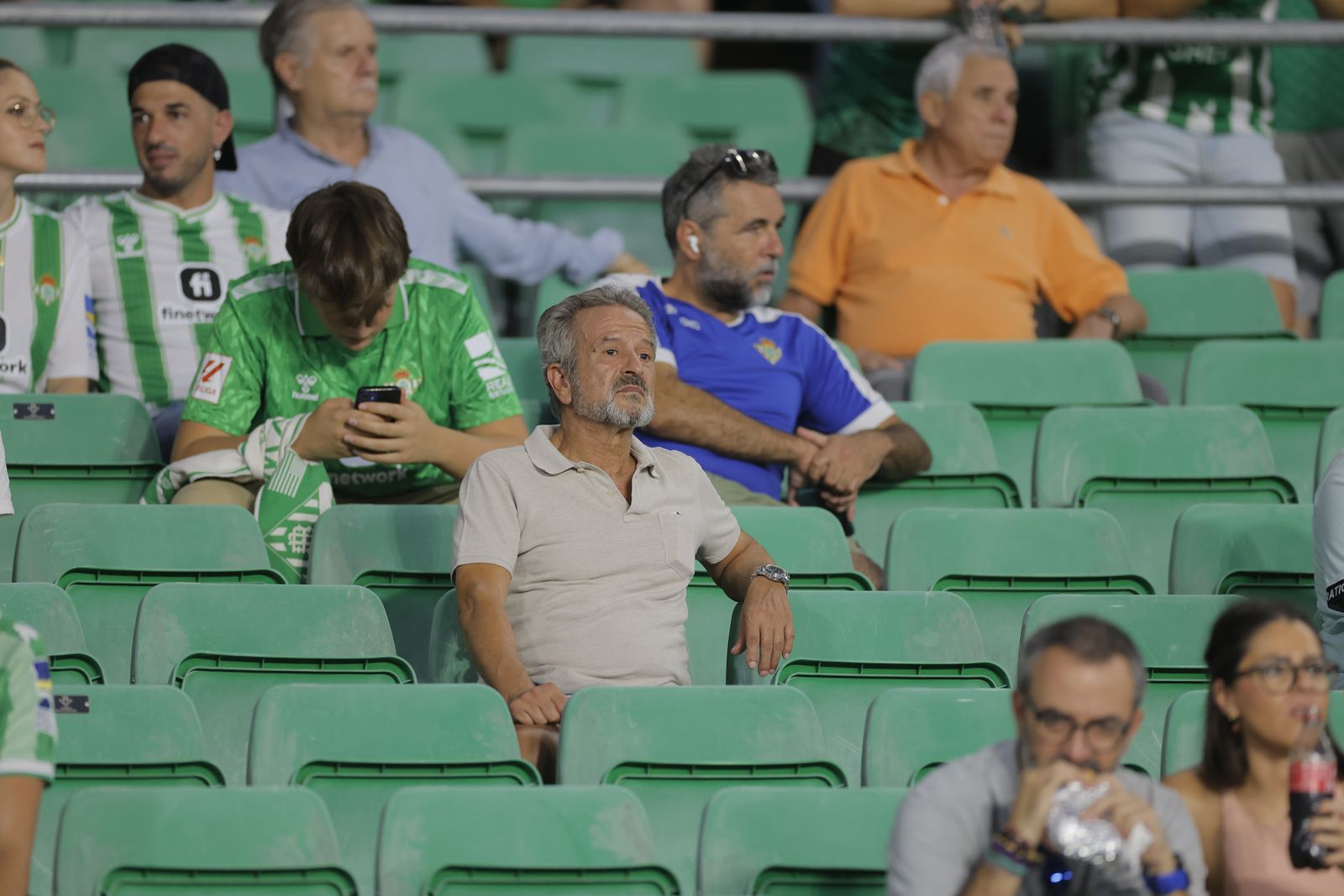 Búscate en las fotos del Betis-Valencia
