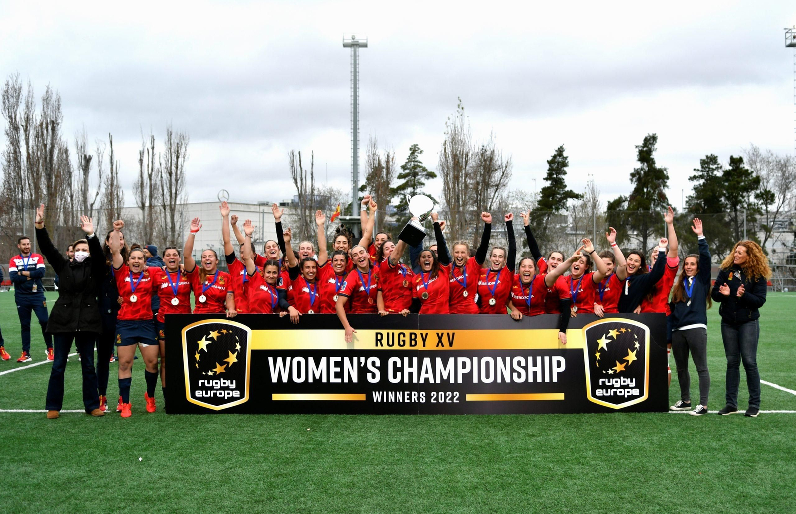 Las Leonas celebraron a lo grande su noveno título de campeonas de Europa en Alcobendas.