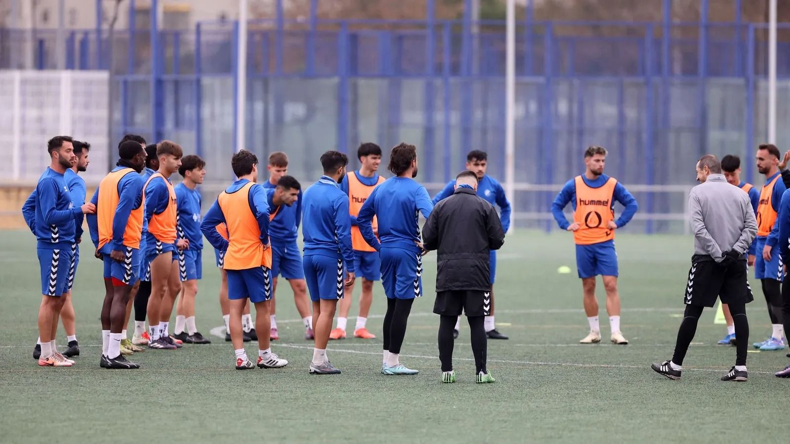 Los jugadores del Xerez DFC, conjurados para intentar ganar al Yeclano.