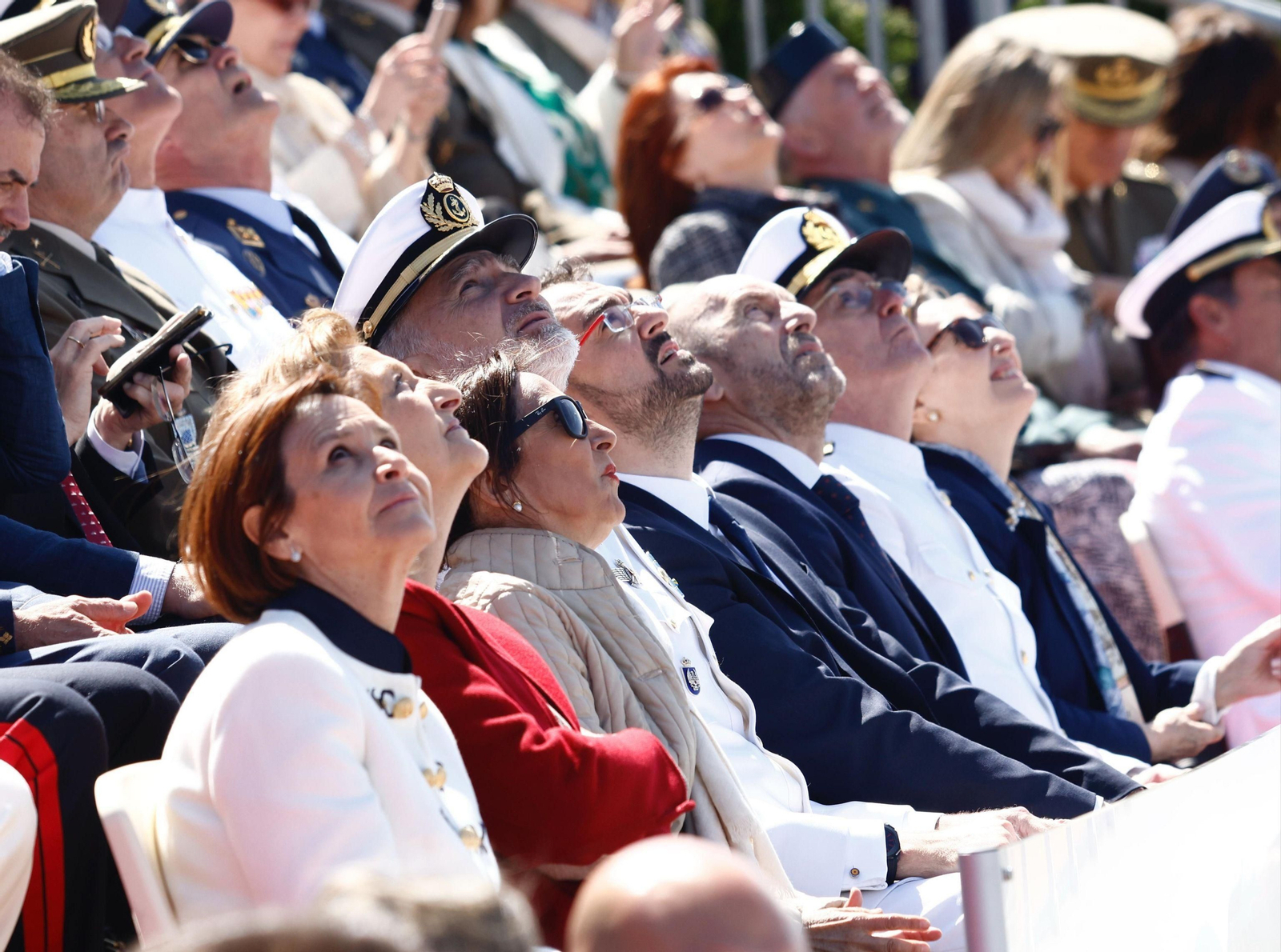 Las espectaculares imágenes de la exhibición por el Día de las Fuerzas Armadas en Gijón