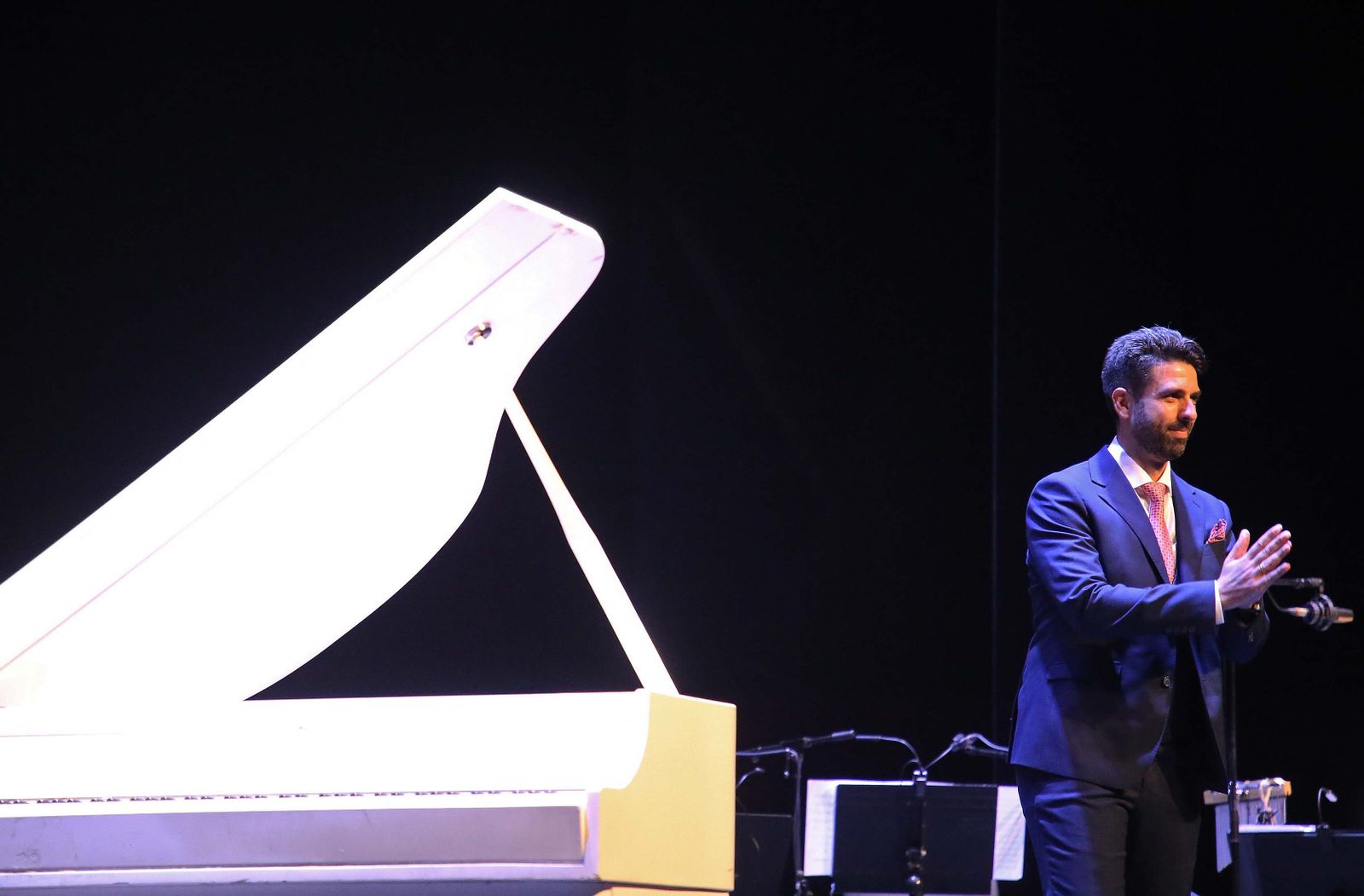 El concierto de Diego Valdivia en el teatro Florida, en imágenes