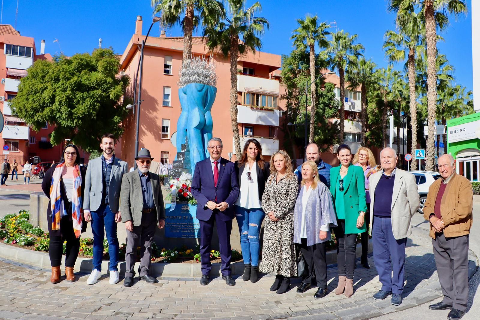 Inauguración de la escultura de Suso de Marcos que homenajea a las víctimas del Covid en Rincón.