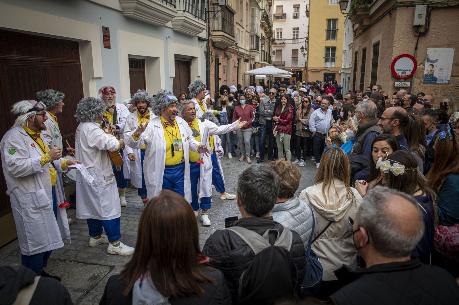 Imágenes del domingo de Carnaval ilegal en Cádiz