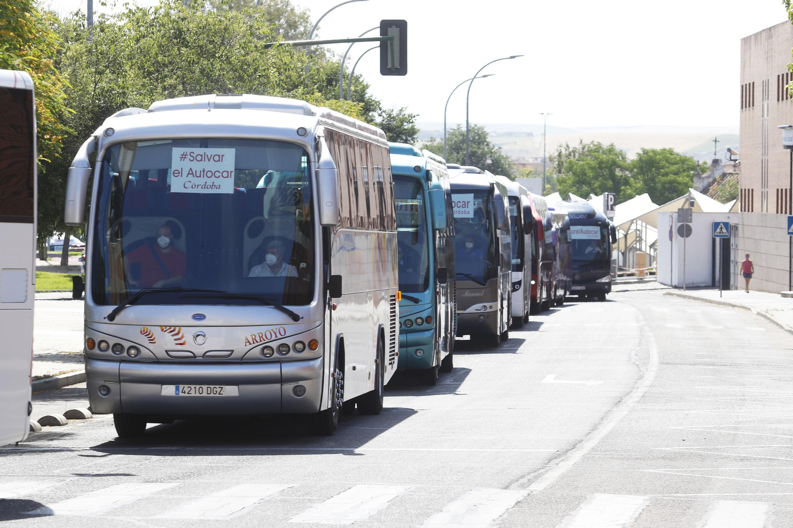 Las fotos de la concentración de los autocares de línea para reclamar ayudas al sector ante la crisis