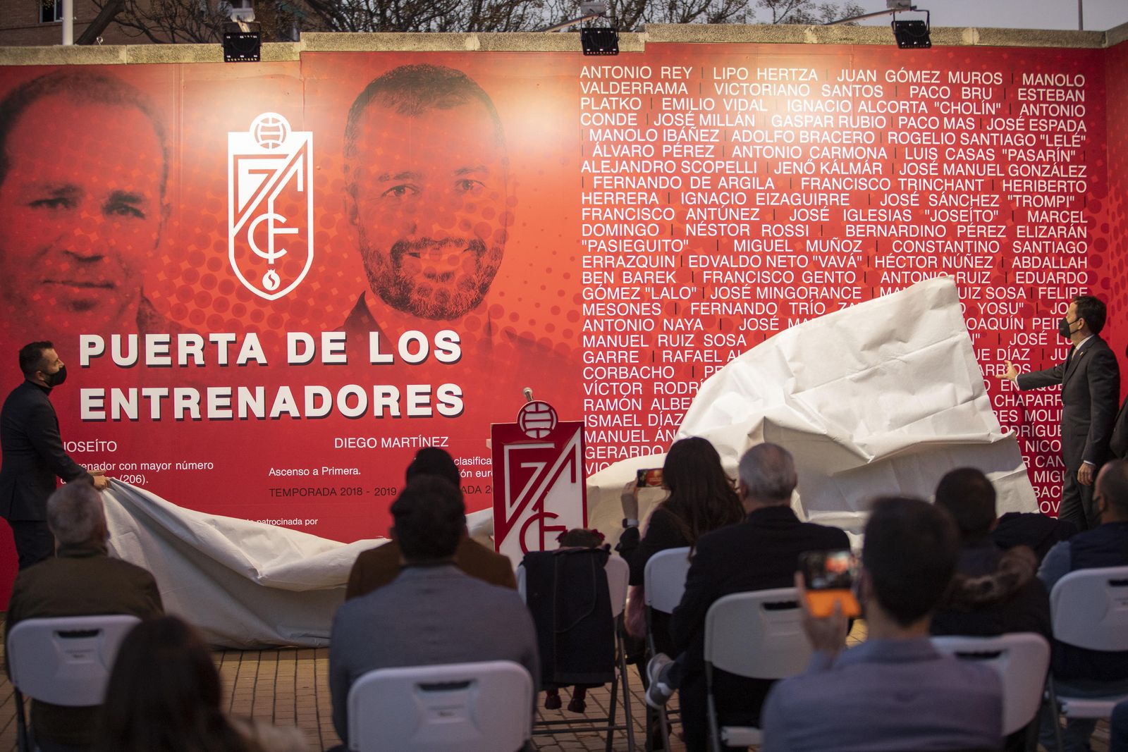 Fotos: Inauguración del espacio de Diego Martínez en la Puerta de los Entrenadores