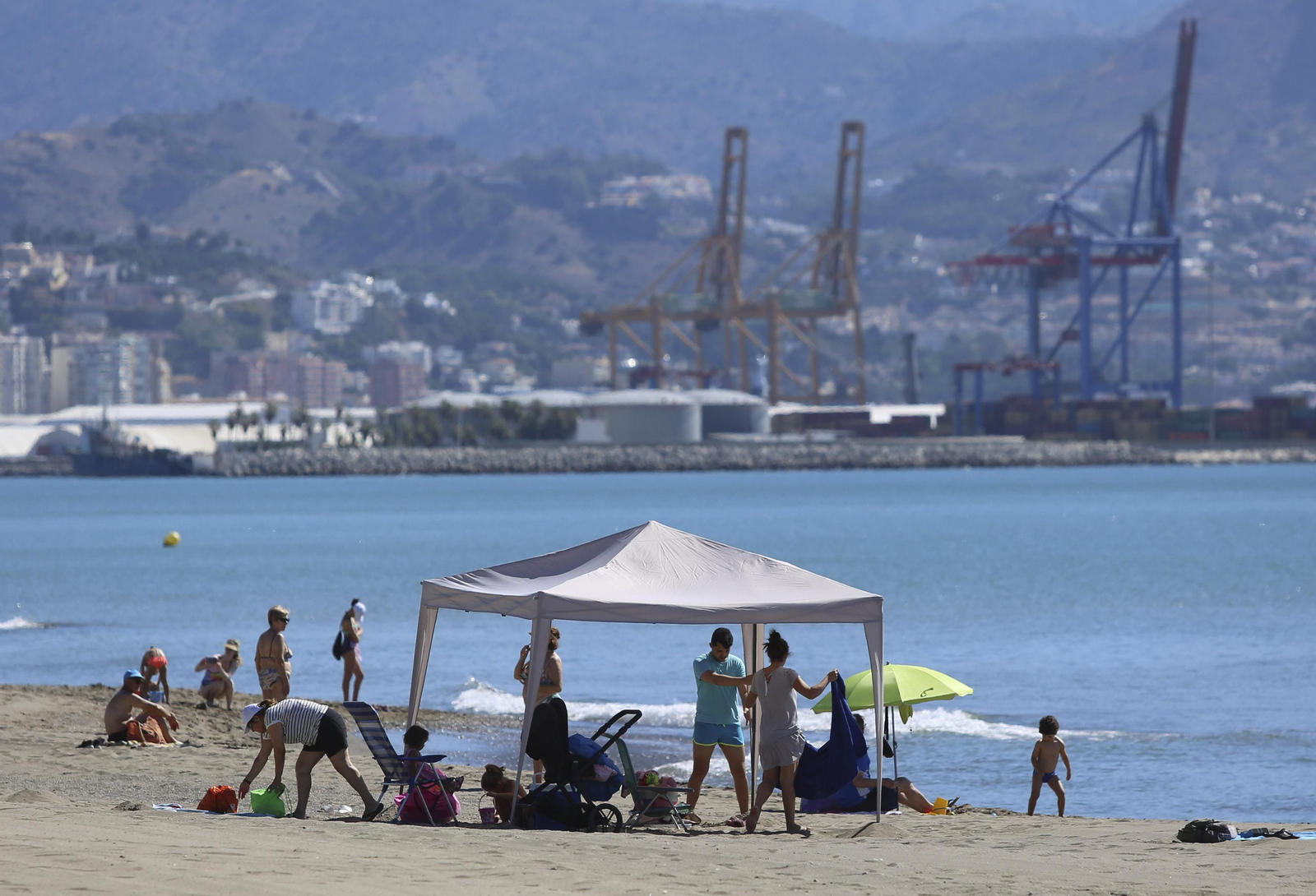 Fotos de la playa en Málaga, donde escapar del calor