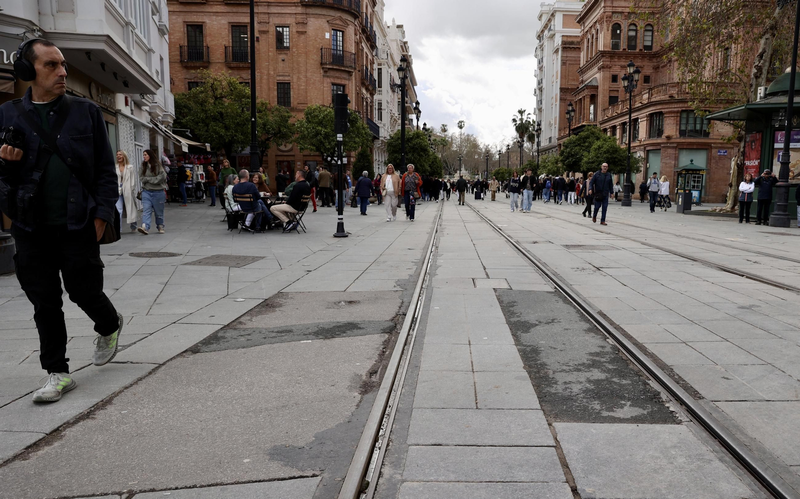 Mal estado del pavimento en la Avenida de la Constitución