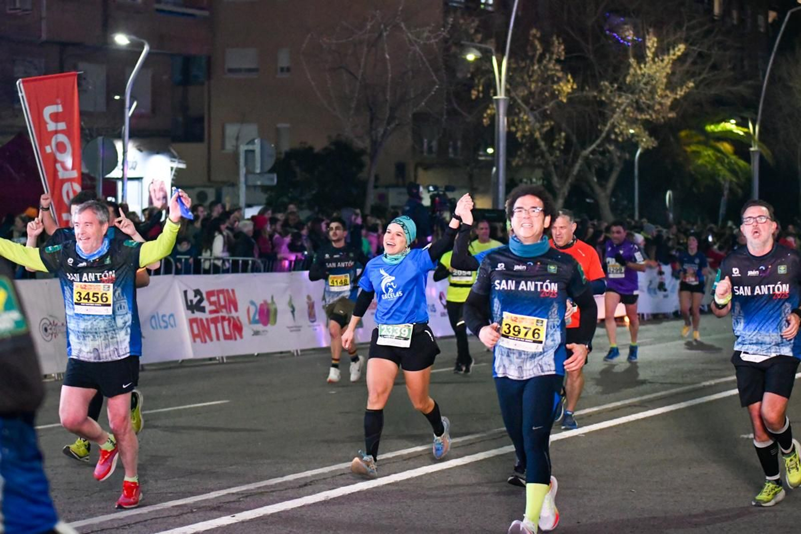 En imágenes: búscate en tu llegada a meta de la Carrera de San Antón 2025 (5)