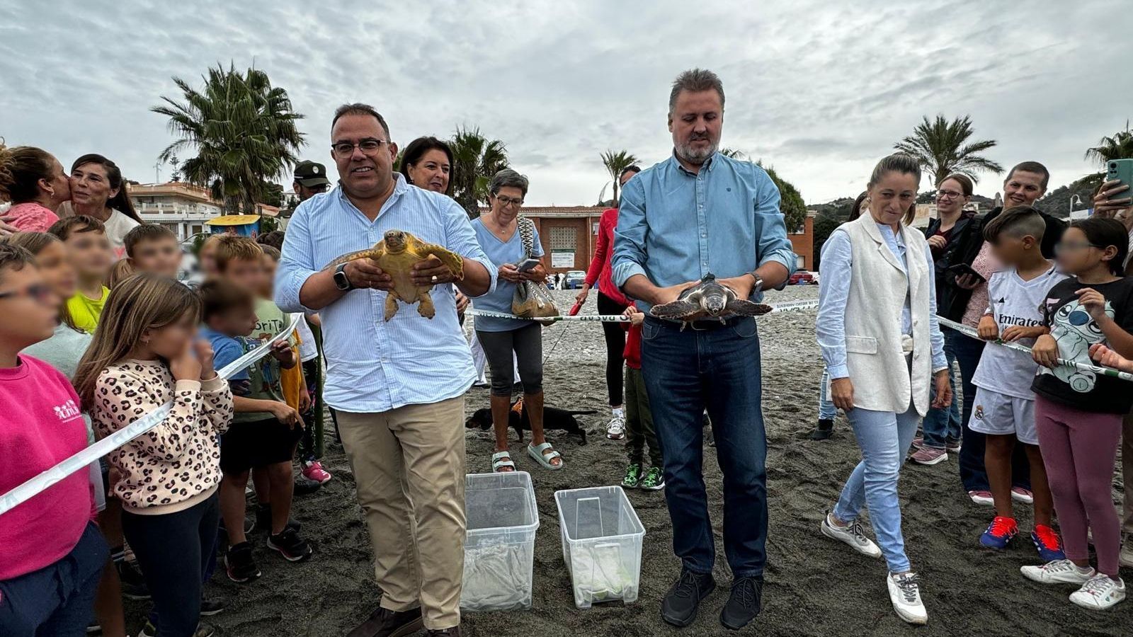Han soltado dos ejemplares en la playa de La Herradura