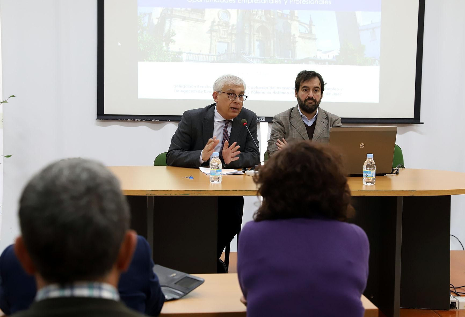 Cabello y Romero Bejerano, durante el inicio de la sesión.