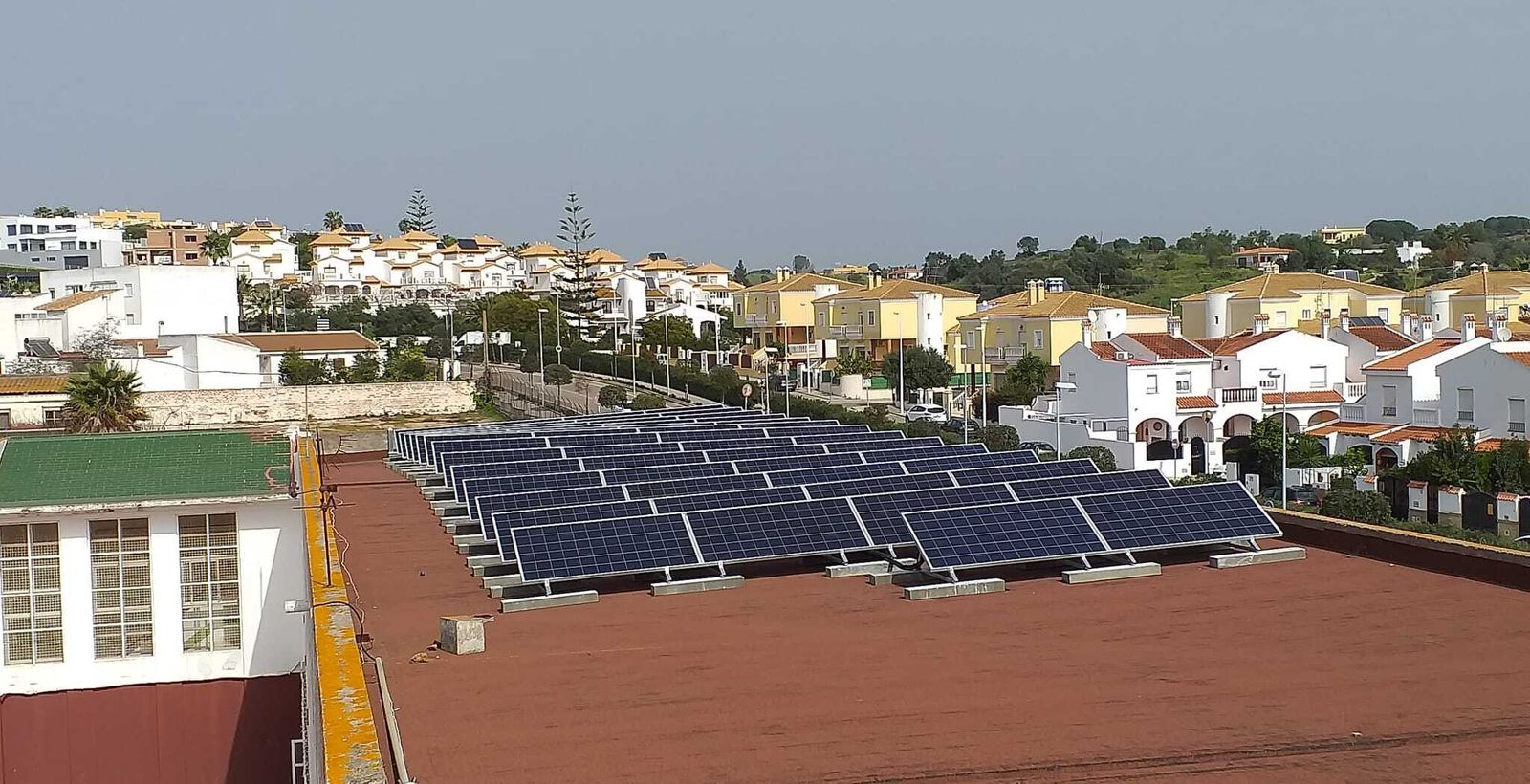 Placas fotovoltaicas en el IES Guadiana de Ayamonte.