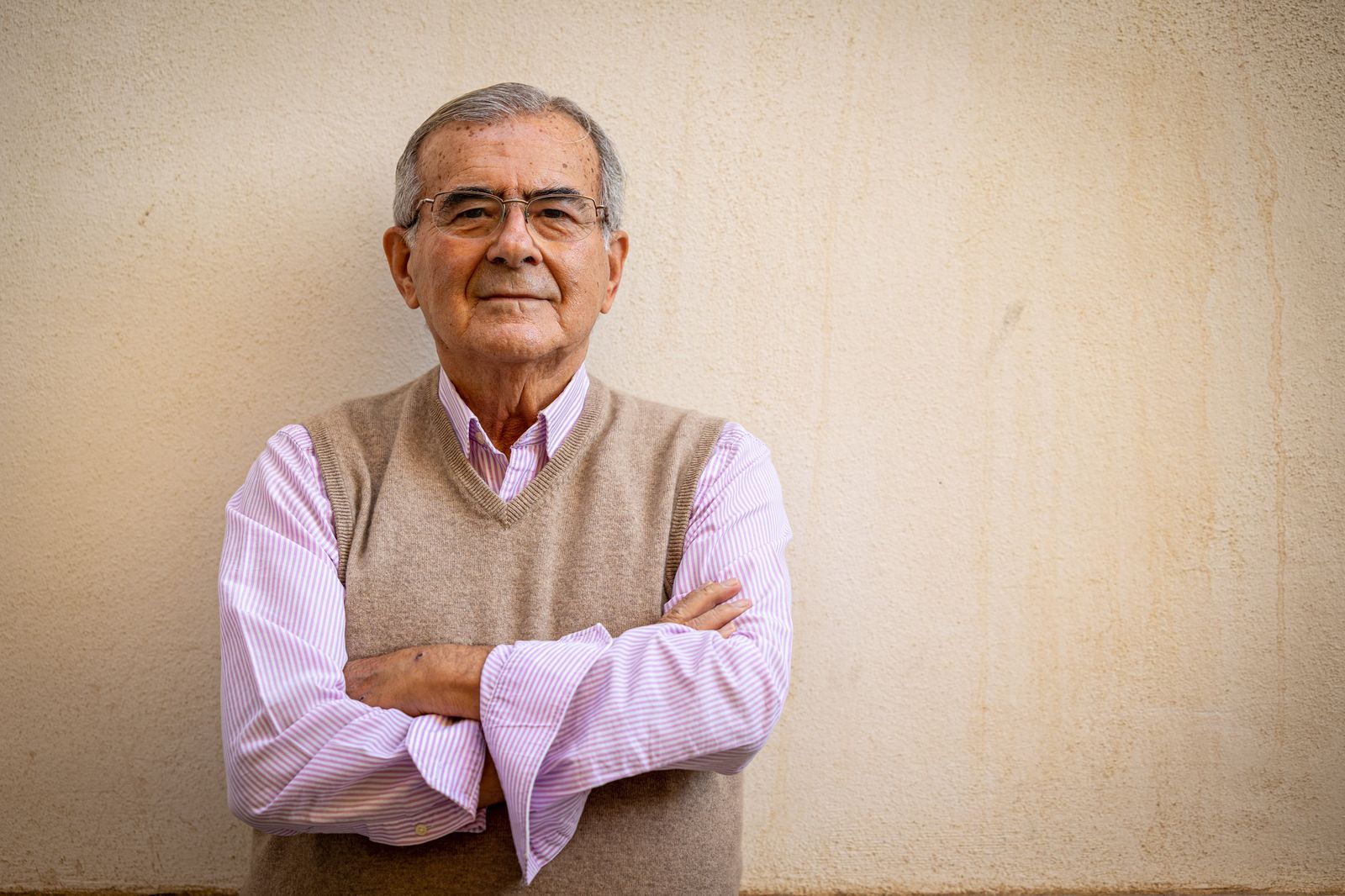 Pepe Cuadrado, ante la sede de la Fundación Dora Reyes en Cádiz.