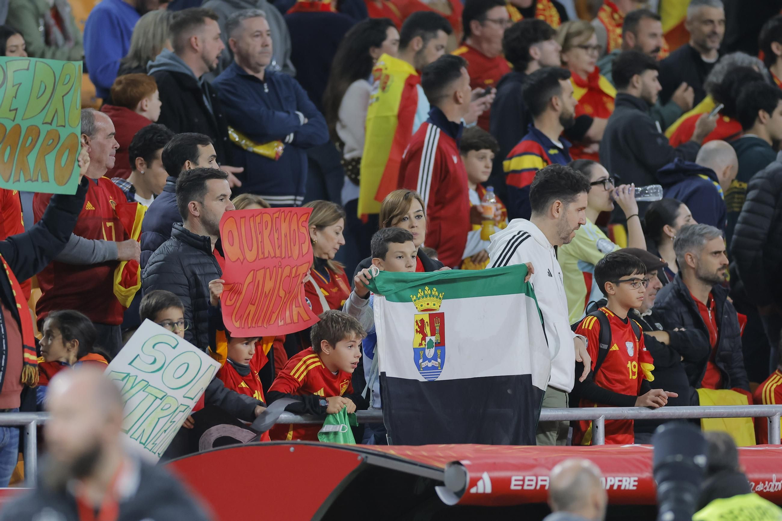 Búscate en las fotos del España - Turquia