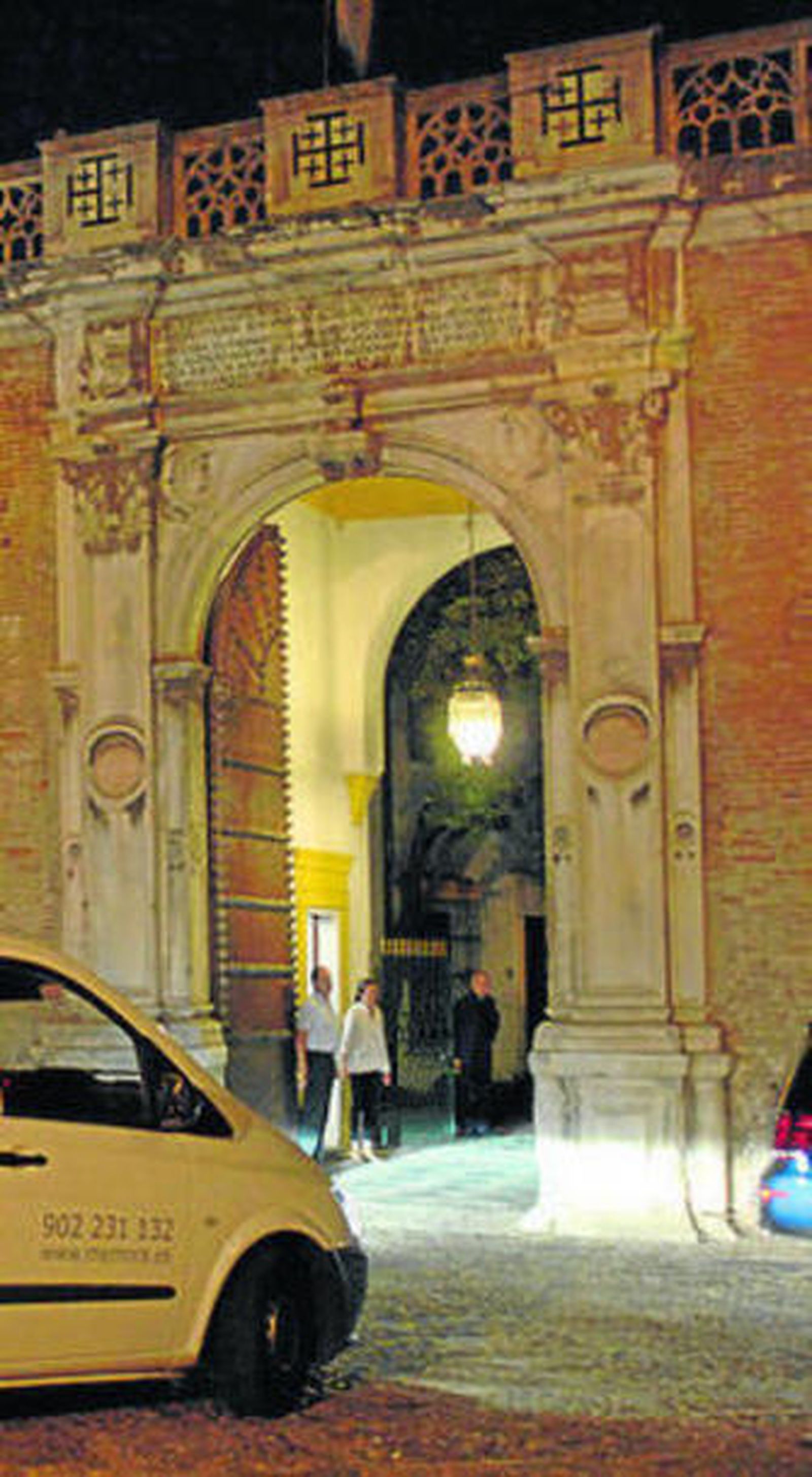 Fachada principal del monumento.