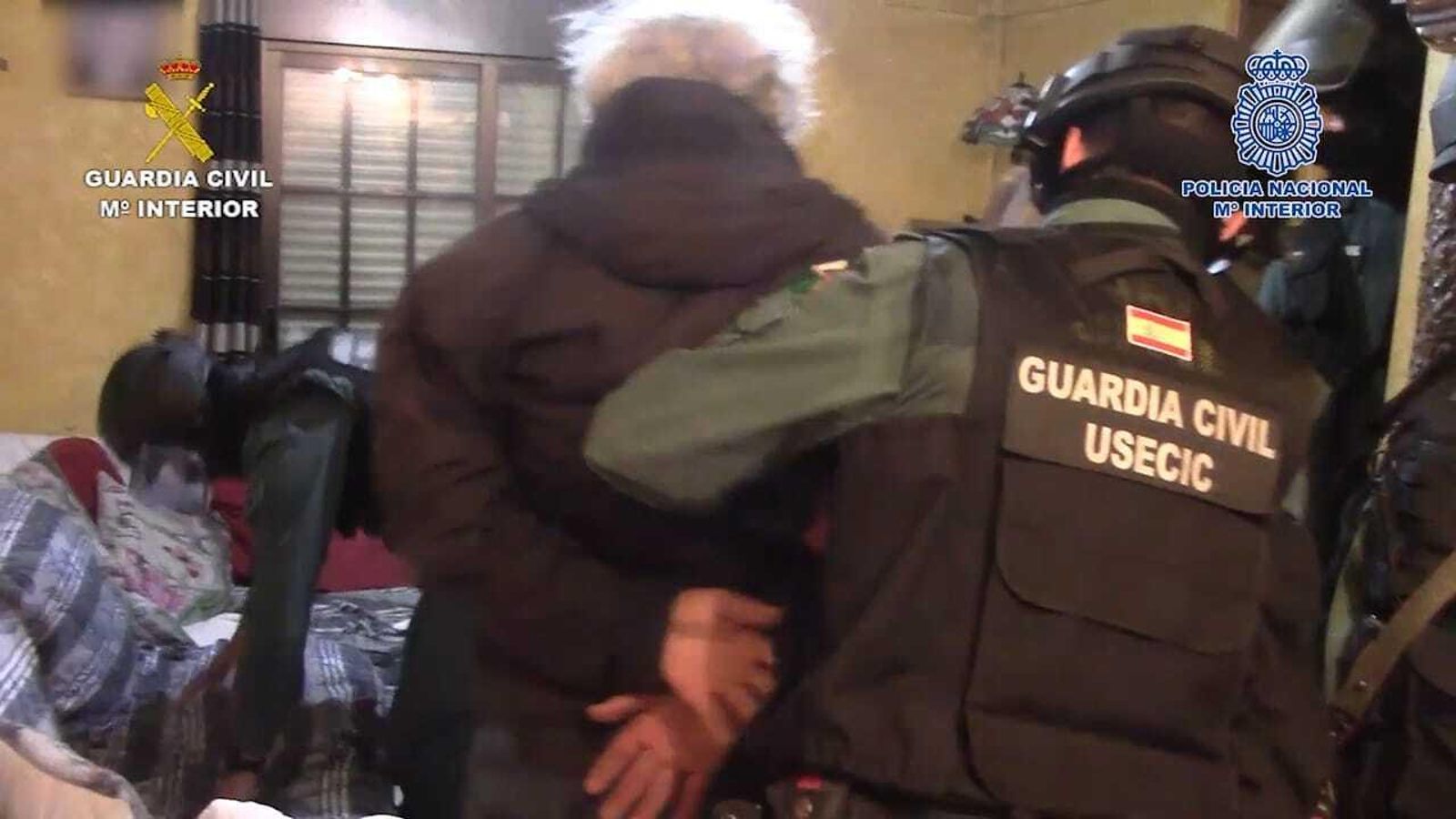 Uno de los detenidos en la operación.