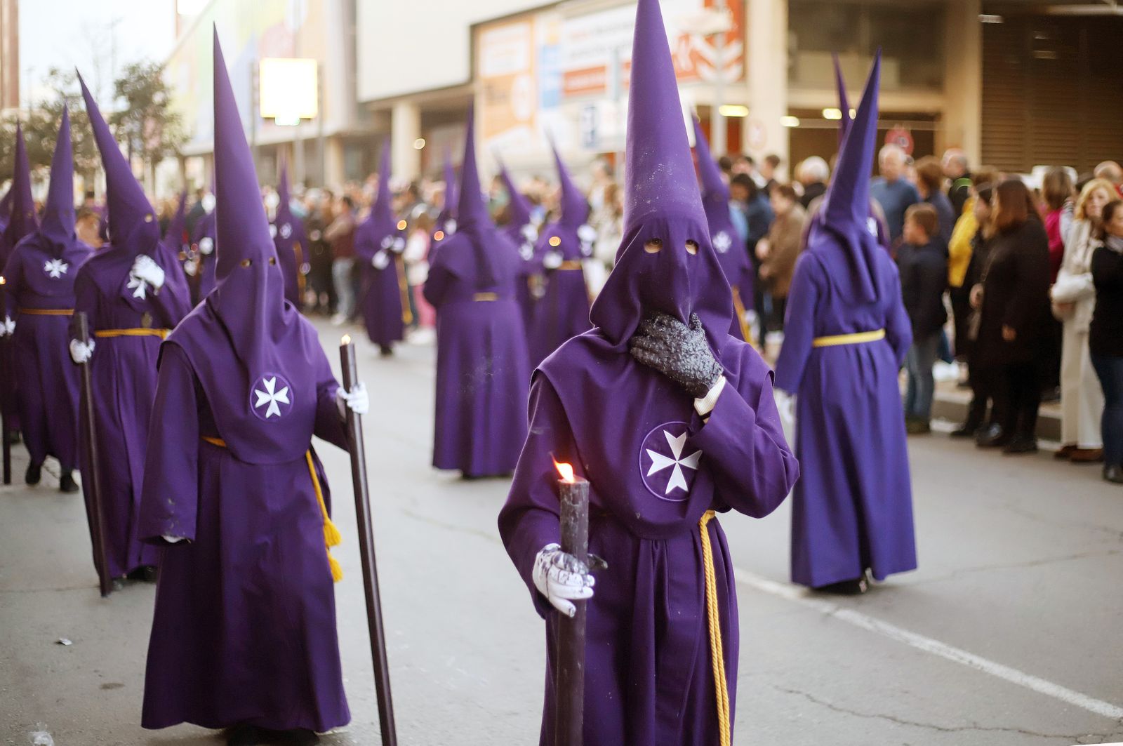 La Hermandad El Nazareno en la madrugá de la Semana Santa de Huelva 2023, en imágenes