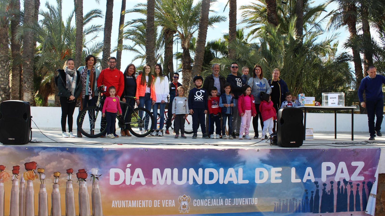 Foto de los participantes durante los actos en El Palmeral