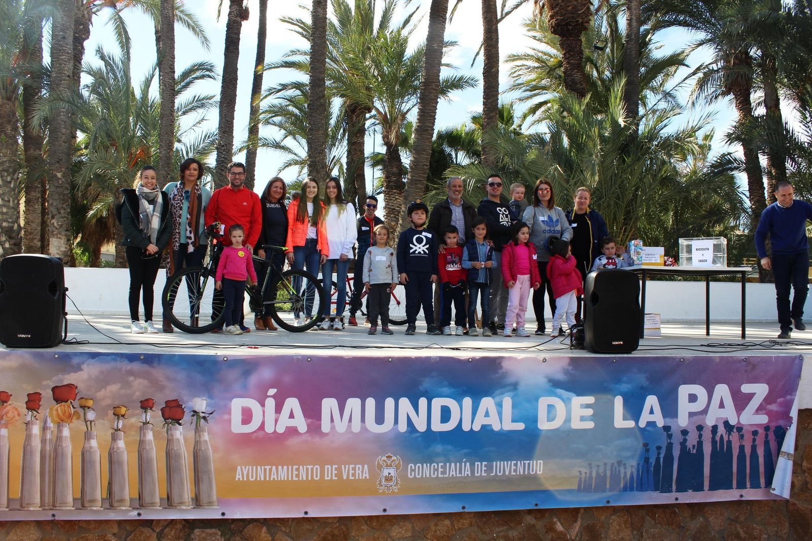 Foto de los participantes durante los actos en El Palmeral