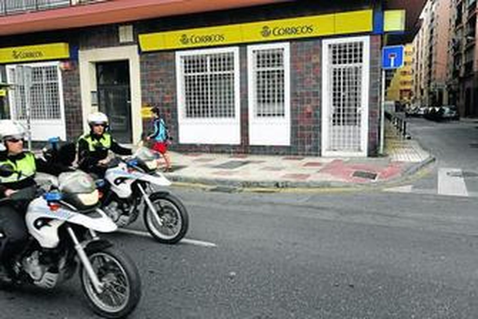 La fachada de la oficina de Correos del Paseo de los Tilos.