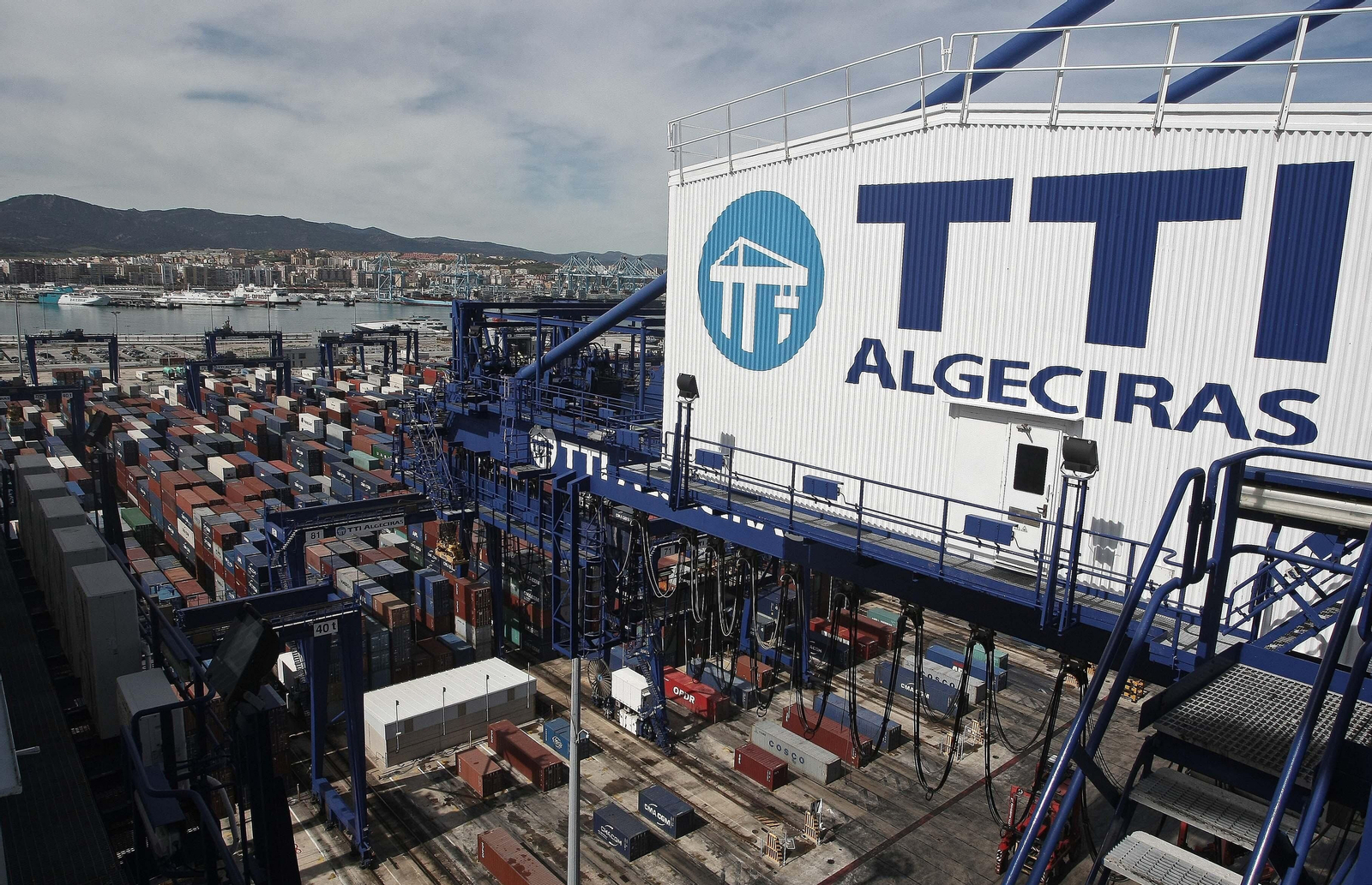 Actividad logística en el Puerto de Algeciras.