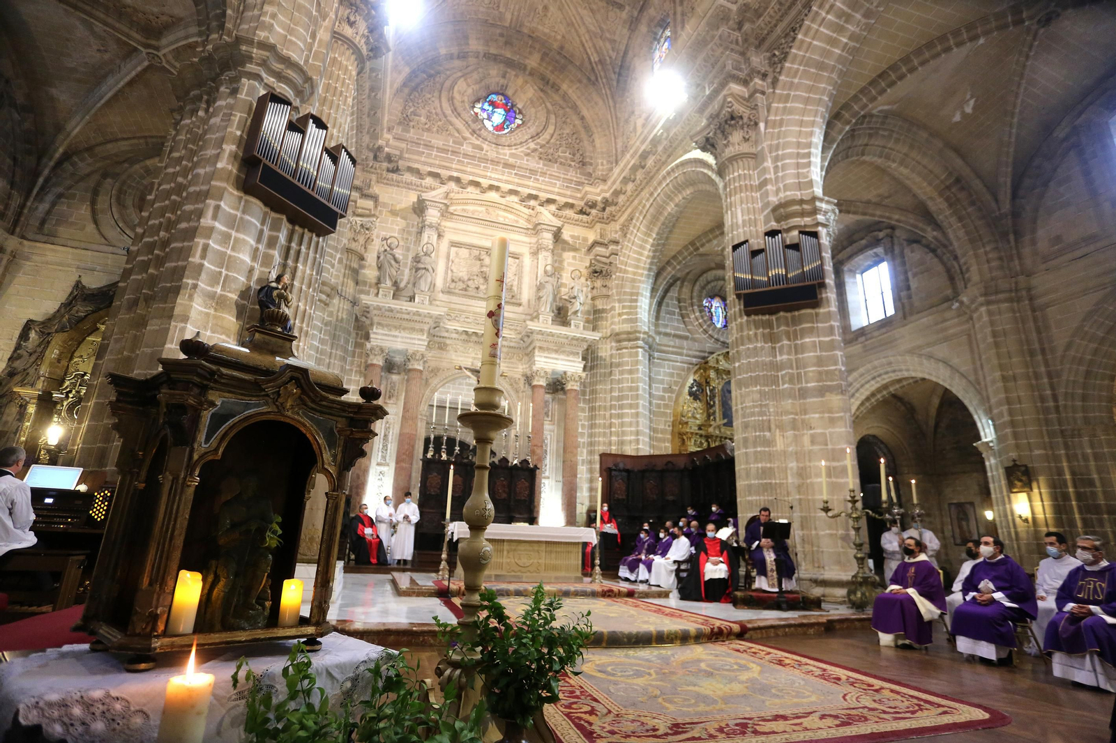 Misa funeral por Don Juan del Río en la catedral