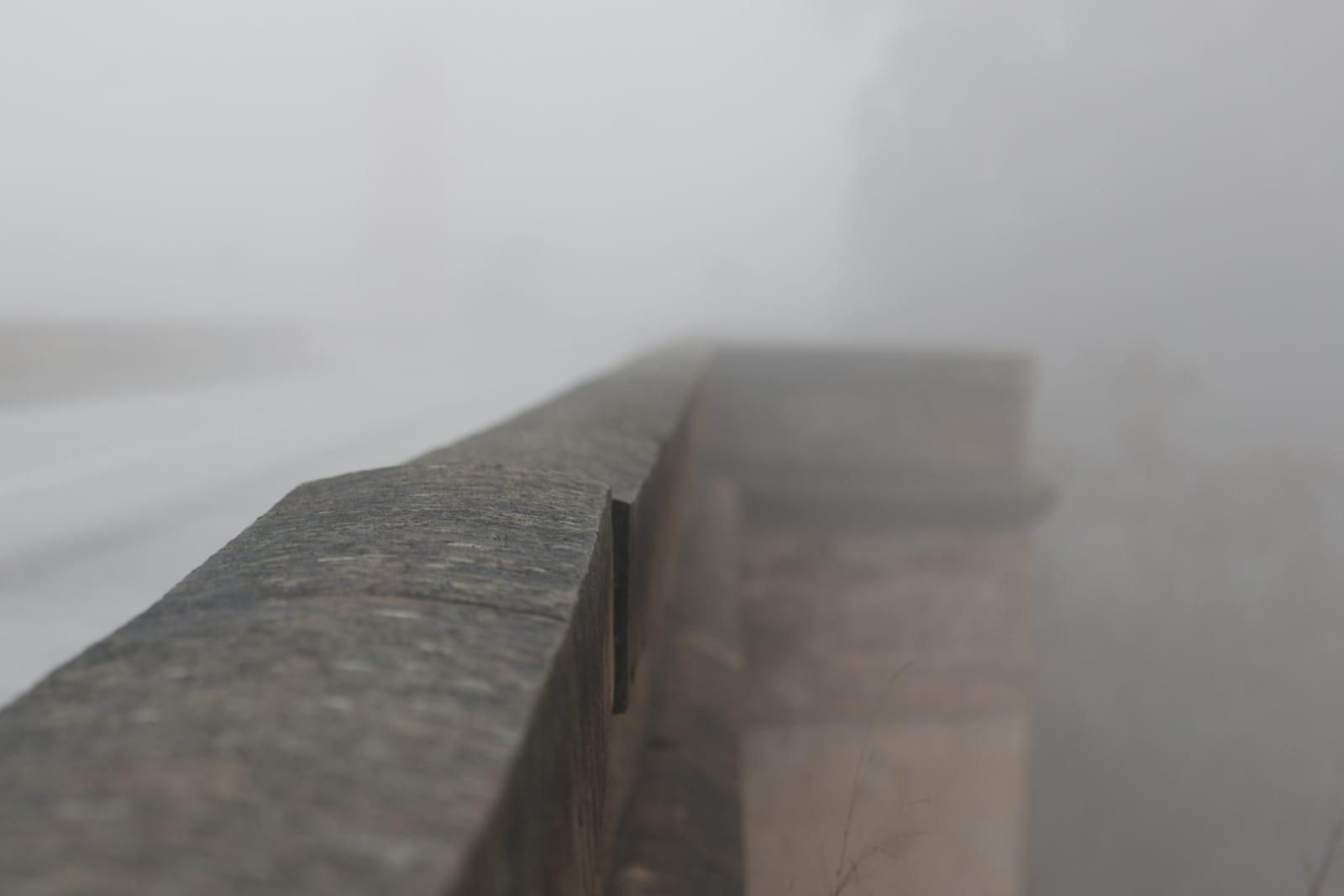 Huelva se tiñe de blanco con la densa niebla de este jueves: espectaculares imágenes de la provincia a primera hora de la mañana