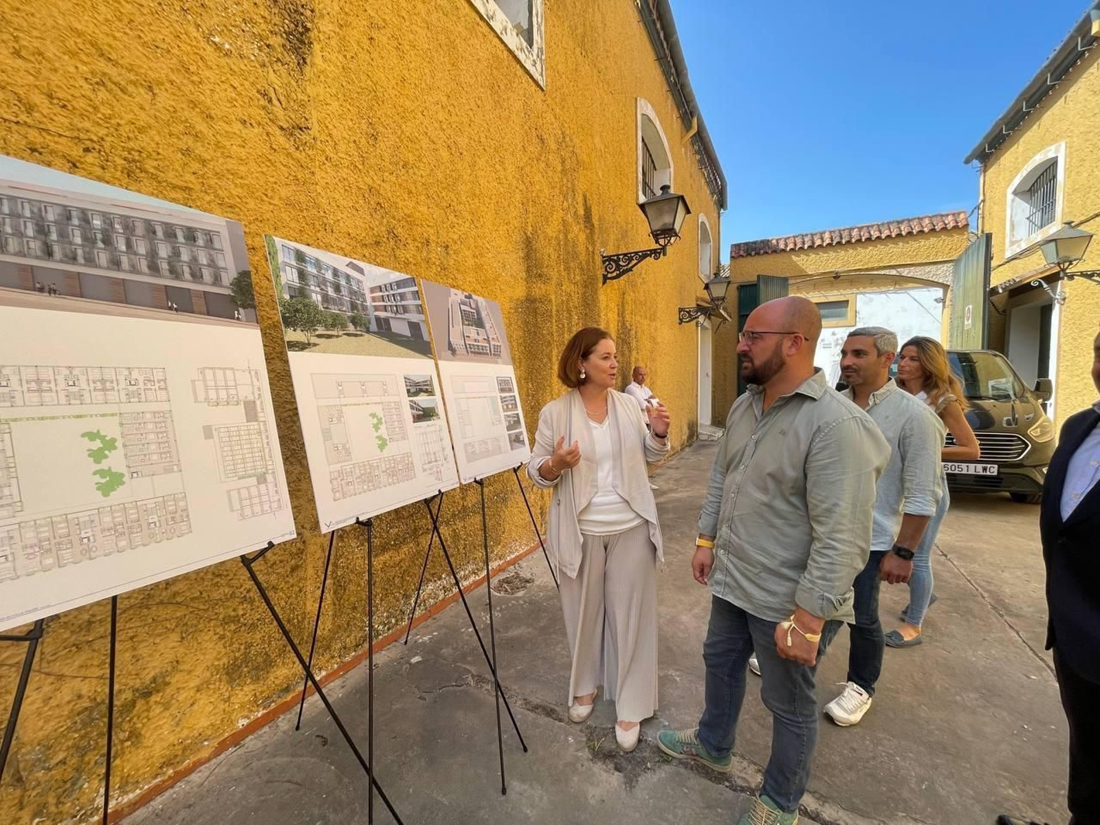 Los paneles con el proyecto presentado al alcalde en las Bodegas Gutiérrez Colosía.