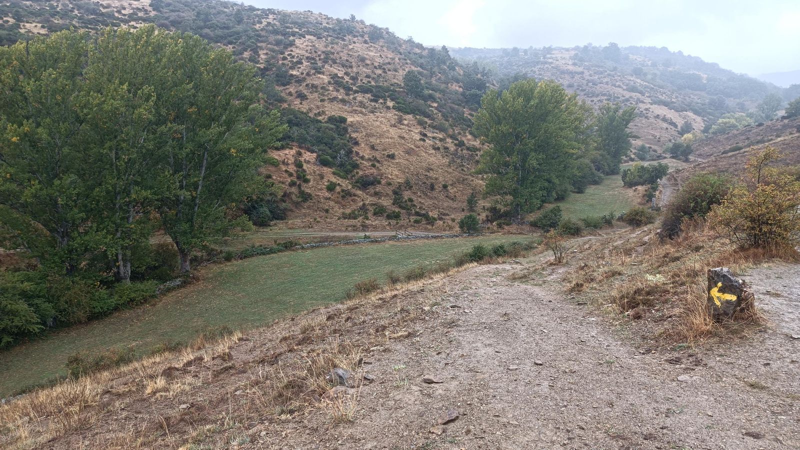 Bajando al arroyo de la Bárcena.
