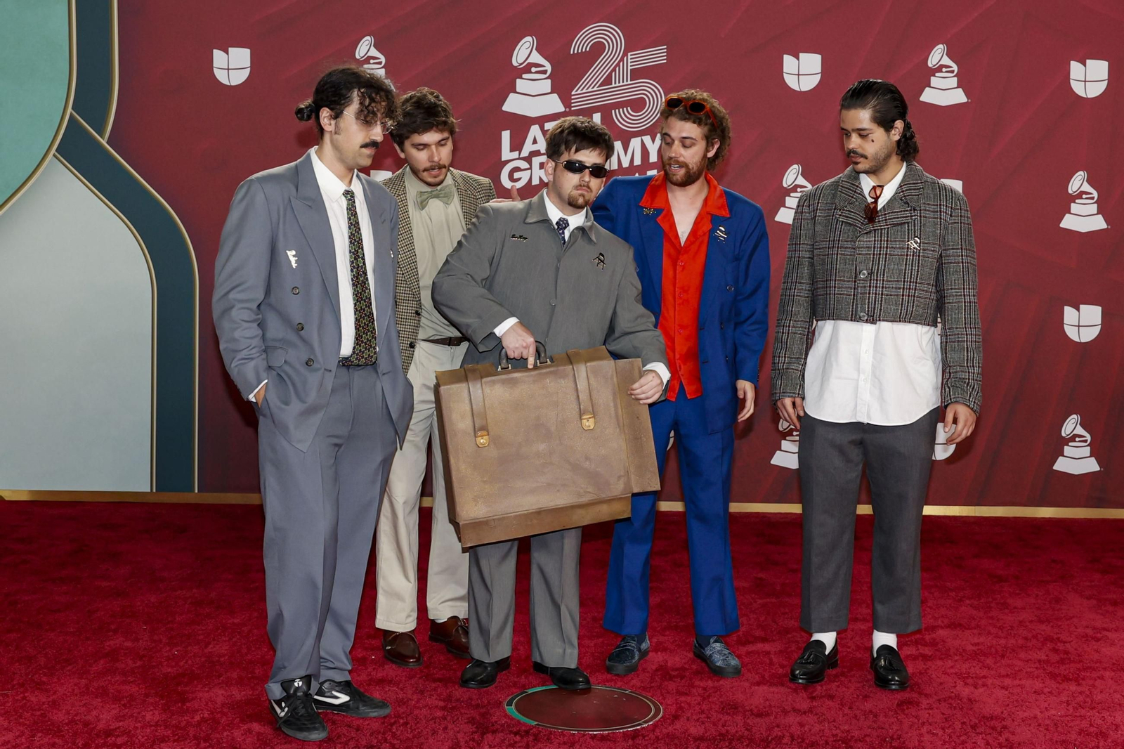 Todos los famosos, tendencias y curiosidades en la alfombra roja de la 25 edición de los Grammy Latinos