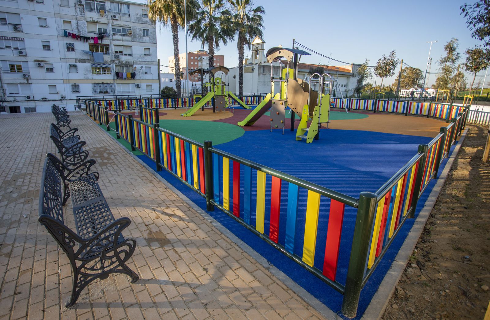 Área infantil construido en la actuación de la trasera de la barriada de El Carmen.