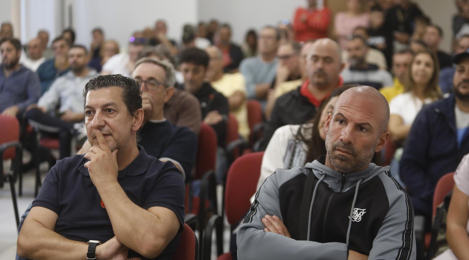 Asamblea de los trabajadores de la empresa Navec con Juan Carlos Ruiz Boix