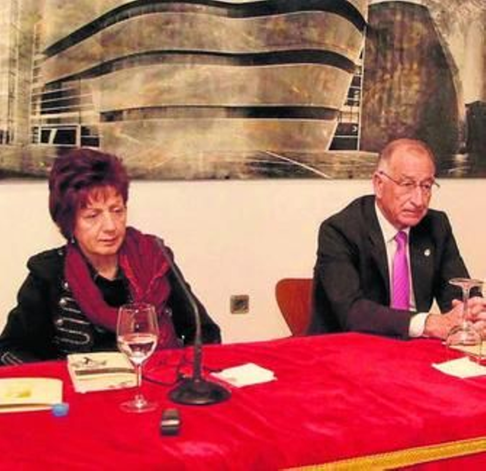 Juana Castro acompañada por Gabriel Amat.