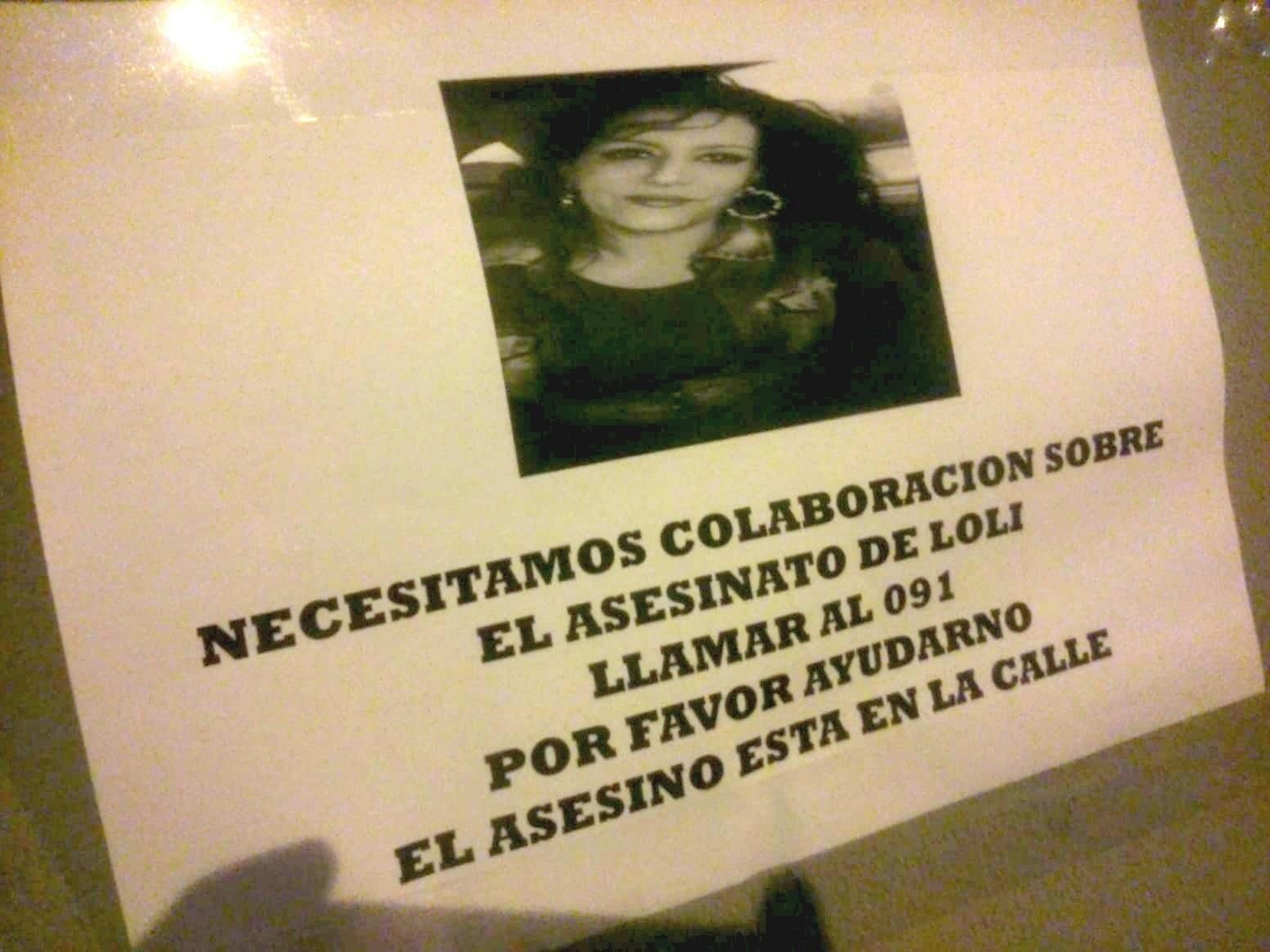El cartel con la imagen de la mujer aparecida muerta en San Juan de Aznalfarache.