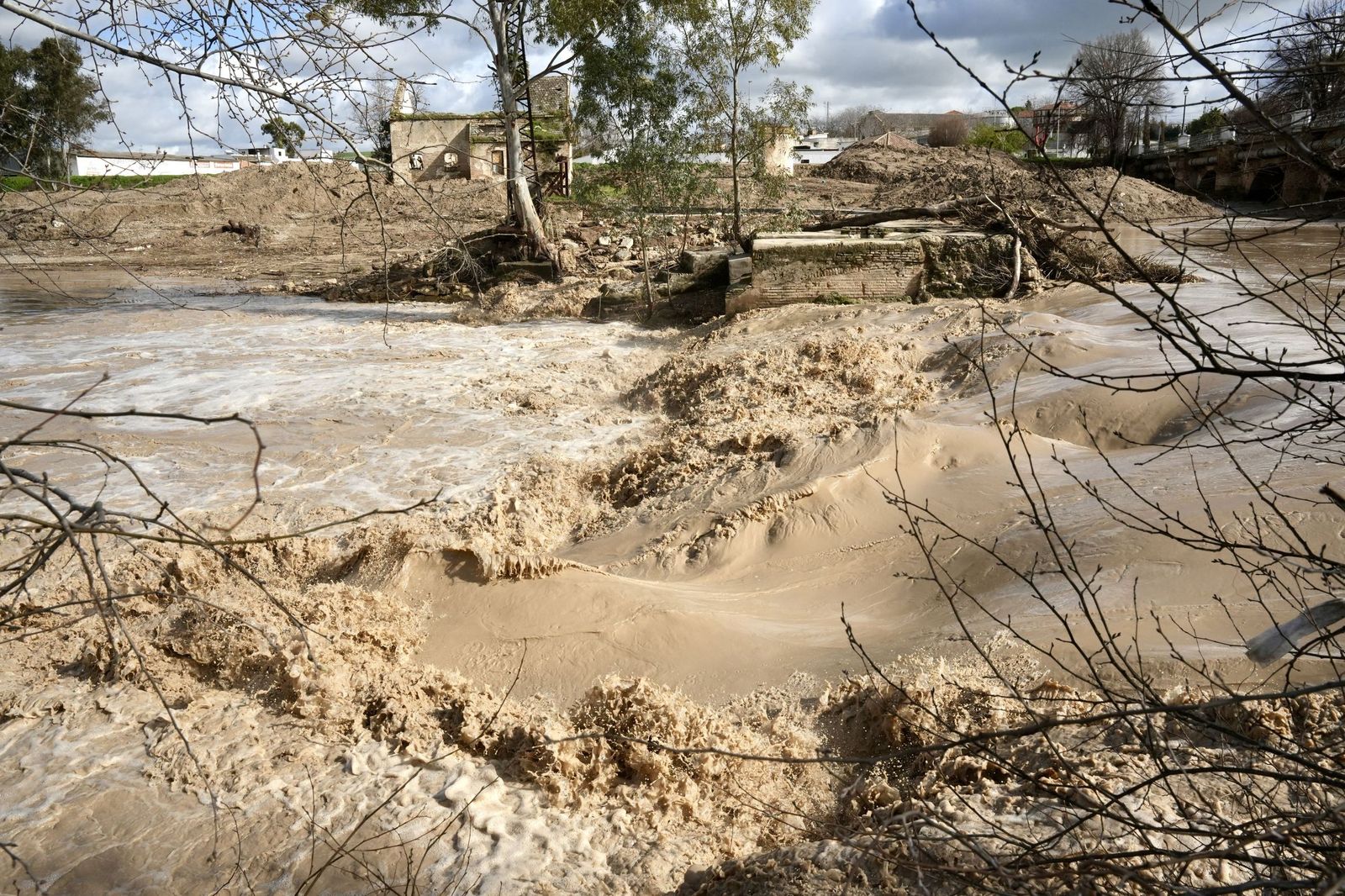 El río Genil a su paso por Écija