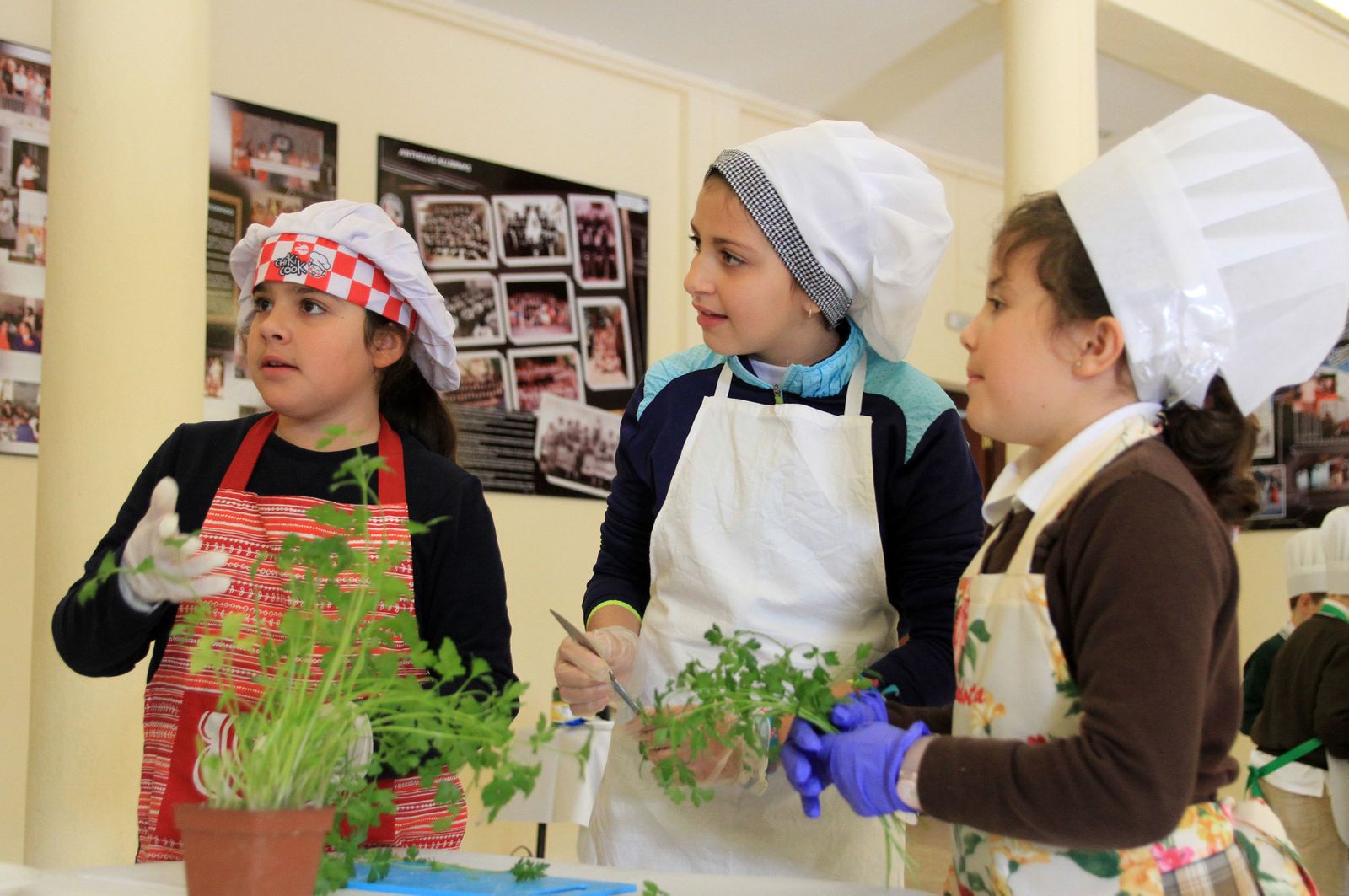 Imágenes del "Masterchef" realizado en las Teresianas con motivo de la celebración del 28-F