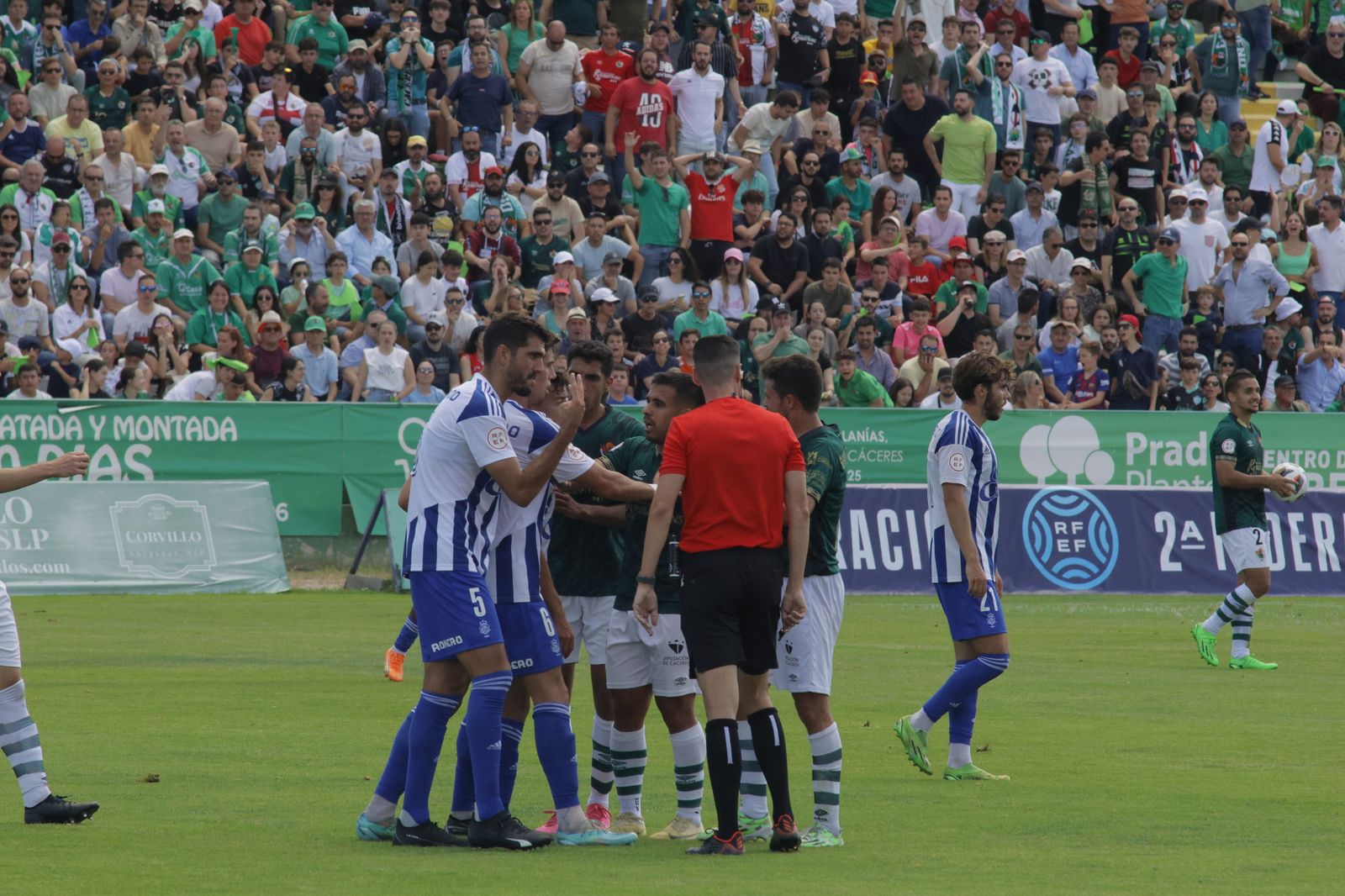 Imágenes del partido entre el Cacereño y el Recreativo de Huelva